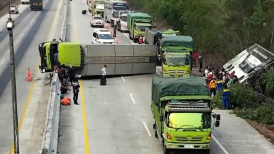 Detik-detik Bus Pindah Lajur Hingga Seruduk Truk di Tol Terpeka: 1 Orang Meninggal, 7 Luka-luka