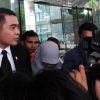 Foto Prajurit Seragam Lengkap Dampingi Arya Wedakarna di Acara Transgender Thailand Diselidiki TNI