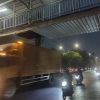 Truk ODOL Tabrak Pelat Konstruksi JPO Jembatan Gantung Daan Mogot