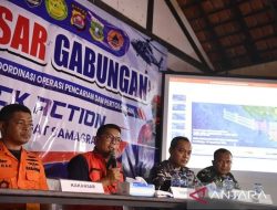 SAR Temukan Jaket Pelampung dan Terpal Saat Pencarian di Selat Sunda