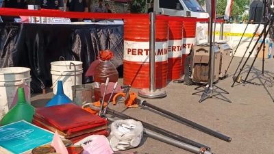 Polisi Bongkar Pabrik Oli Palsu Berbahan Oli Bekas di Jakbar