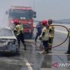 Sedan Terbakar di Tol JORR Pondok Indah Diduga Akibat Korsleting Mesin
