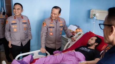 Kapolda Metro Jaya Besuk Tiga Personel yang Terluka Saat Bertugas