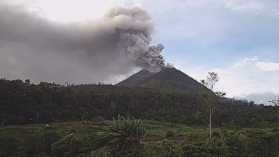 Gunung Sinabung Kembali Erupsi, Warga Dilarang Masuk Radius 3 Km!