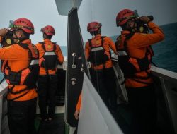 Pencarian 5 Jurnalis Hilang di Selat Sunda Diperluas hingga 3.243 Mil Laut, Belasan Kapal Perang dan Alutsista SAR Dikerahkan