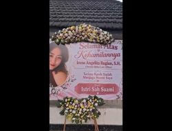 ‘Terima Kasih Sudah Jaga Suamiku’: Muncul Karangan Bunga Pedas di Halaman PN Surabaya