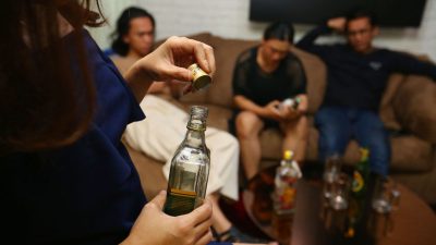 Gerebek Pesta Narkoba di Hotel Surabaya: 8 Orang Ditangkap, 3 di Antaranya Anggota Dewan