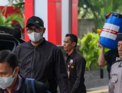 Bupati Klaten Hingga Kepala BPK Jatim Tiba di KPK Usai Kena OTT, Rp 1 Miliar Disita!
