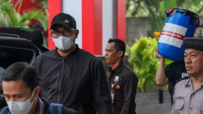 Bupati Klaten Hingga Kepala BPK Jatim Tiba di KPK Usai Kena OTT, Rp 1 Miliar Disita!