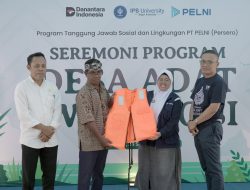 PELNI Salurkan Ribuan Life Jacket, Perkuat Keselamatan Masyarakat Pesisir
