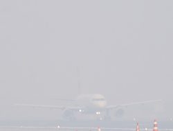 Penumpukan Penumpang Membludak di Bandara Palembang Usai 30 Penerbangan Lumpuh Ditutupi Asap