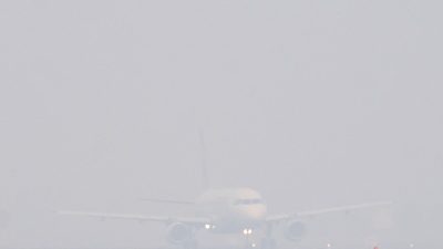Penumpukan Penumpang Membludak di Bandara Palembang Usai 30 Penerbangan Lumpuh Ditutupi Asap