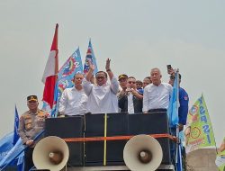 Disambut Sorak Sorai, Kapolri dan Pimpinan DPR Temui Massa Unjuk Rasa Buruh di Gerbang DPR
