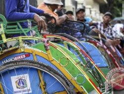 Kronologi Tukang Becak Tewas usai Tabrakan dengan Pemotor di Jakbar