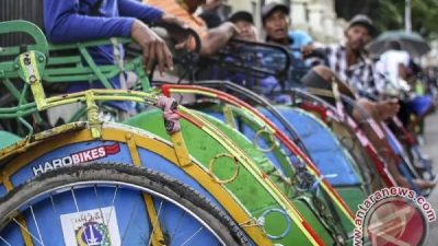 Kronologi Tukang Becak Tewas usai Tabrakan dengan Pemotor di Jakbar