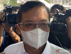 Terjaring OTT Kasus Dana Bencana, Sestama BNPB Melenggang Pulang Naik Taksi Usai Diperiksa KPK
