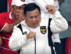 Selebrasi Goyang Tangan Presiden Prabowo Rayakan Garuda Juara ASEAN Cup ‘Meledak’ di Medsos, Jadi Meme Hingga Stiker WA!