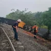 Adu Banteng 2 KA Batu Bara di OKU: Gerbong Terguling, Jalur Kereta Lumpuh Total!
