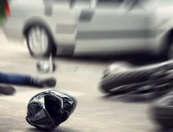 Detik-detik Pemotor Mabuk Nekat Masuk Tol Cijago Lawan Arah Hingga Adu Banteng Sama Taksi