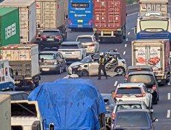 Kecelakaan Maut di On Ramp Ancol Barat: Mobil Listrik Ringsek, Lalin Macet Parah