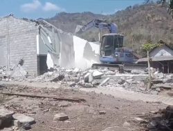 Cari Uang di Malaysia Malah Dikhianati, Pria Ponorogo Sewa Ekskavator Ratakan Rumah dan Gugat Cerai Istri