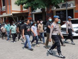 Bentrokan Berdarah Warga vs Debt Collector di Kudus, 24 Orang Jadi Tersangka!
